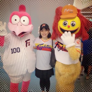 ギョロタン、ファイティーとツーショット